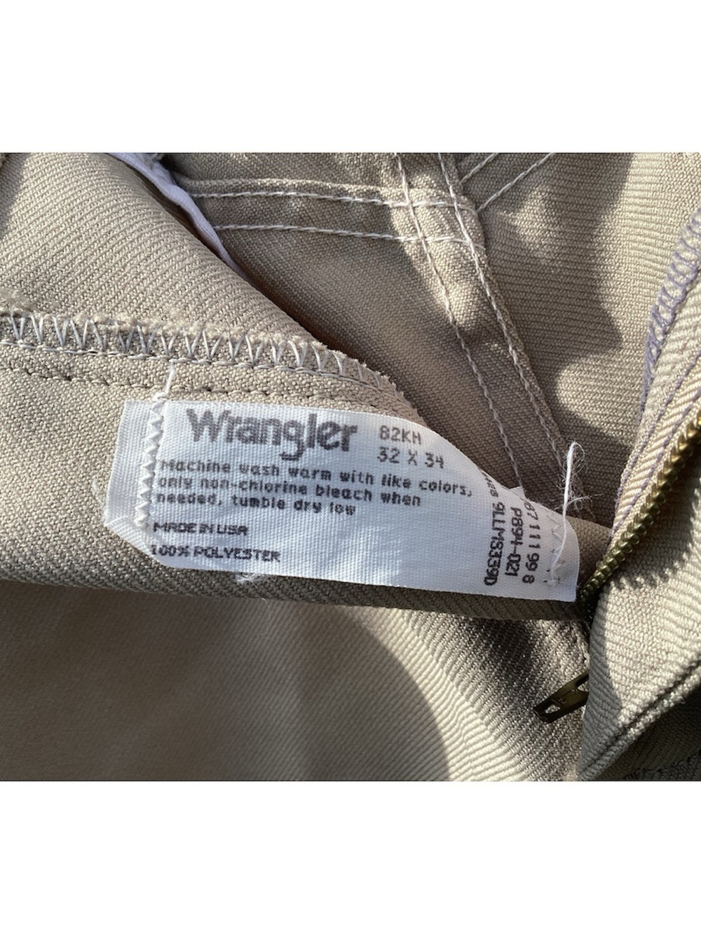2 Wrangler Straight-Leg Pants in Charcoal and Dark Beige
Size 32x34 - Picture 5 of 6